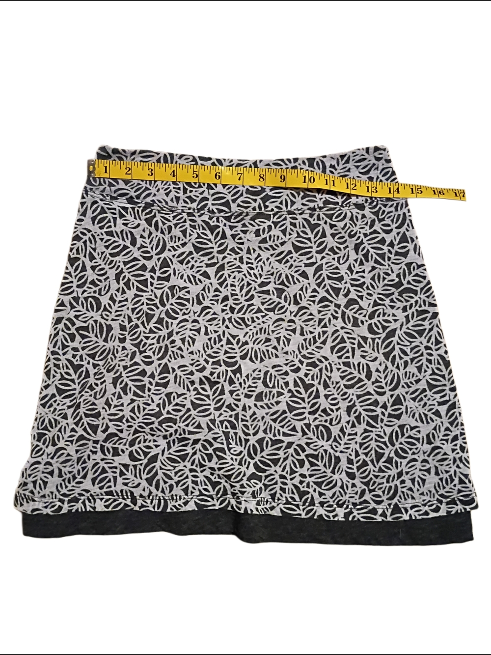 Lightweight Leaf-Print Layered Mini Skirt in White and Charcoal - Picture 3 of 5